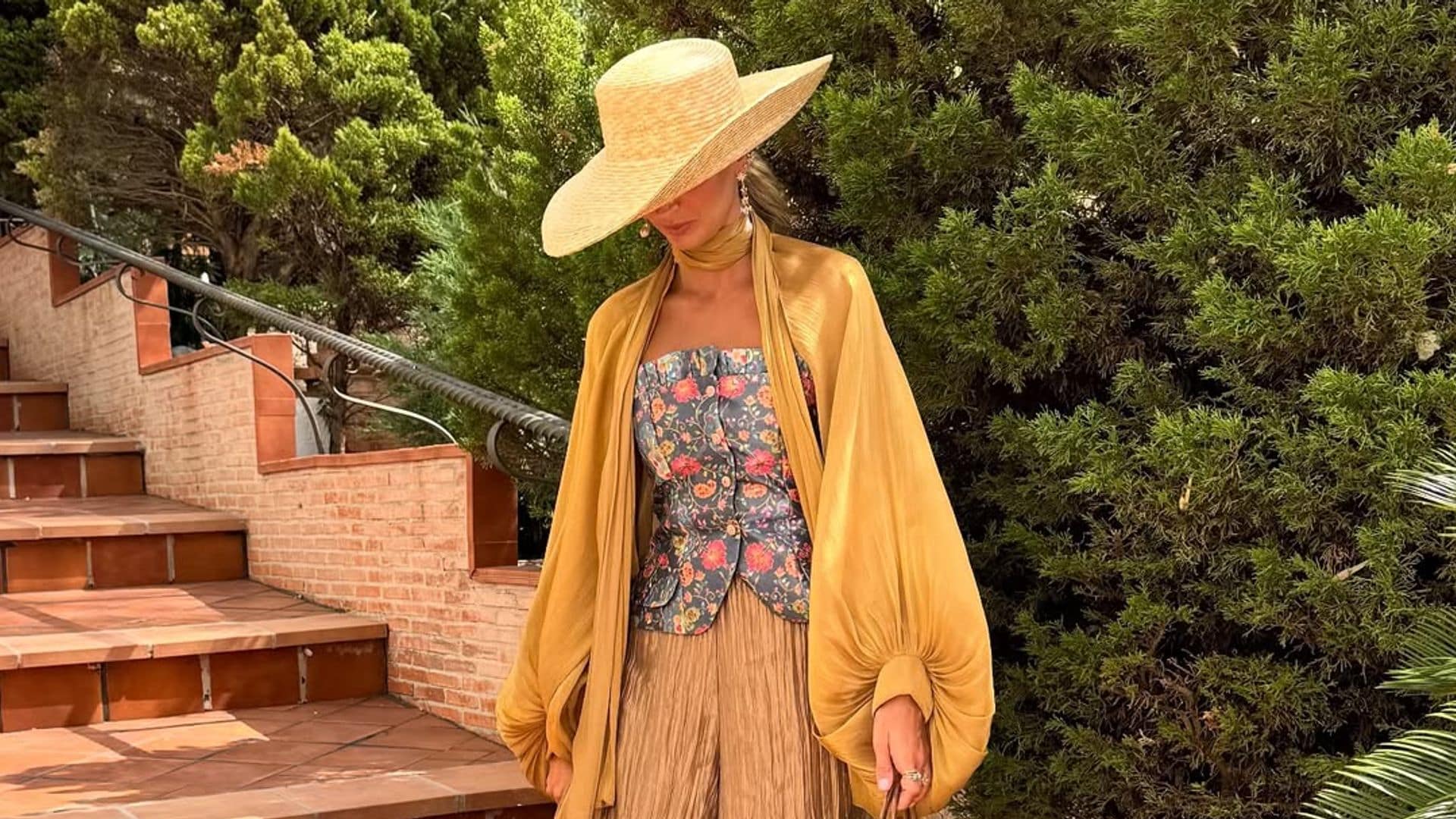 Ni capas, ni chales: las invitadas más estilosas llevan estos diseños en sus looks de entretiempo