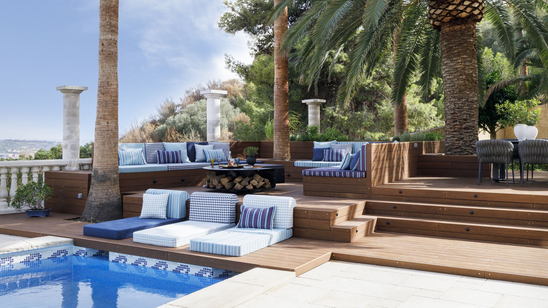 Exterior con piscina, en un proyecto de Pia Capdevila Interiorismo