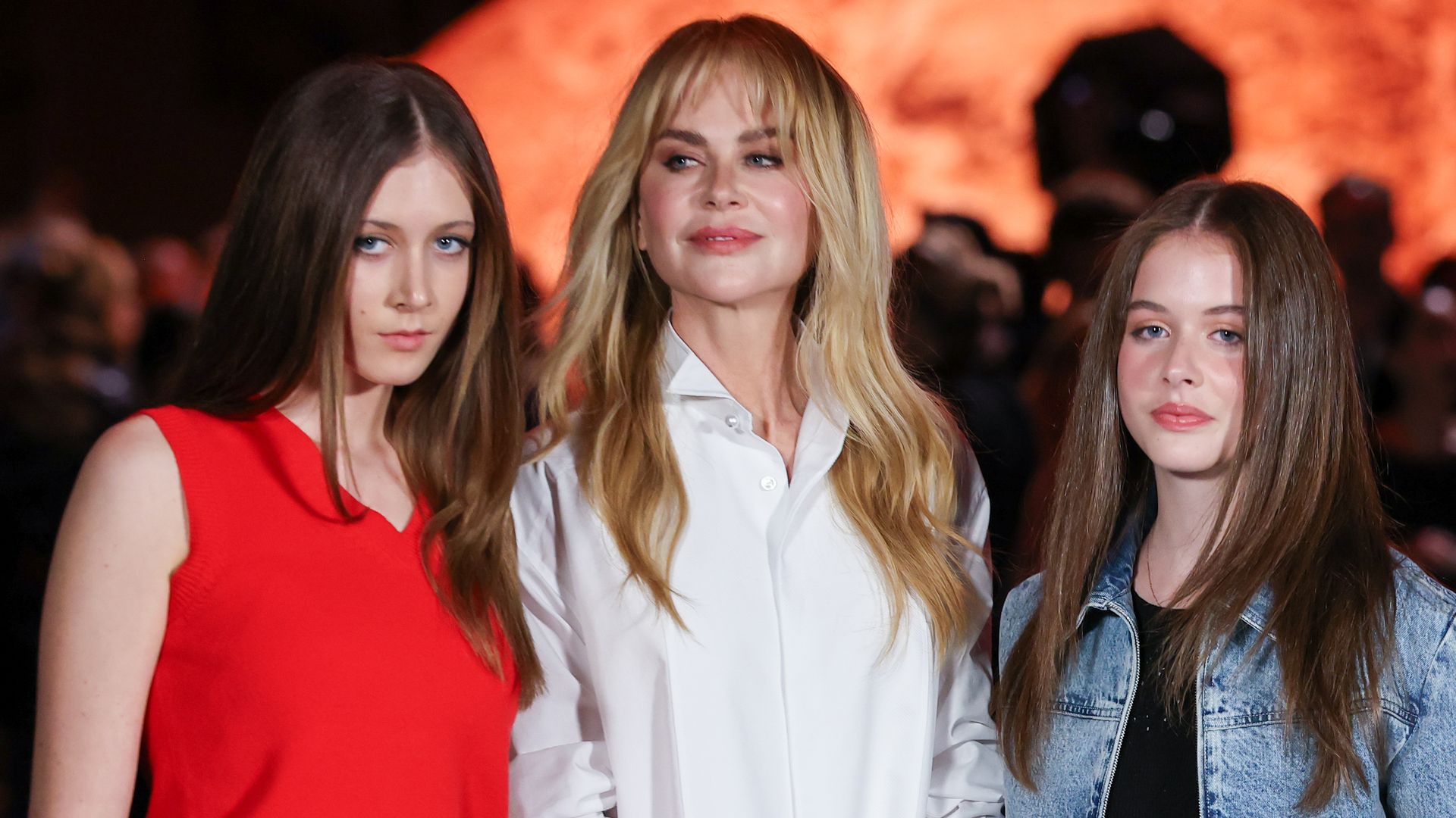 Nicole Kidman con sus hijas Sunday Rose y Faith Margaret en el desfile de Chanel en la Paris Fashion Week el 6 de octubre de 2025