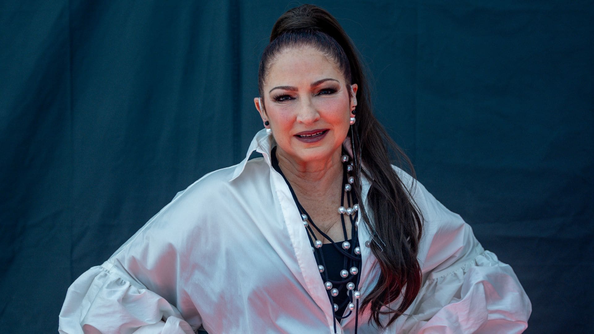 Gloria Estefan posa antes de su concierto en la Plaza de Colon, en Madrid, España