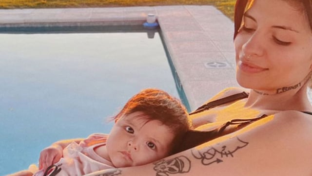 Cazzu y su hija Inti