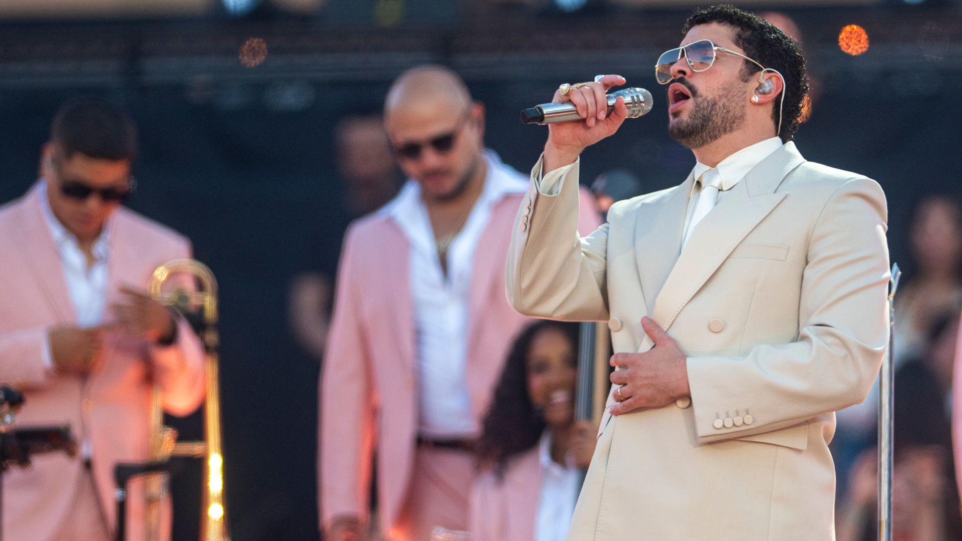 Bad Bunny desata la locura en Madrid al insinuar c