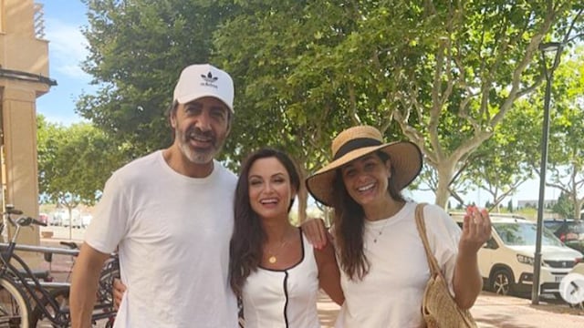 Nuria Roca y Juan del Val, junto a Laura Cardoso (al frente de la pastelería Forn Can Bep.