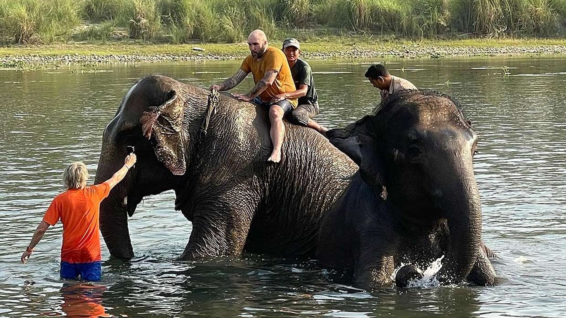 ¡Namasté, namasté! El hilarante vídeo de Kiko Rivera en Nepal