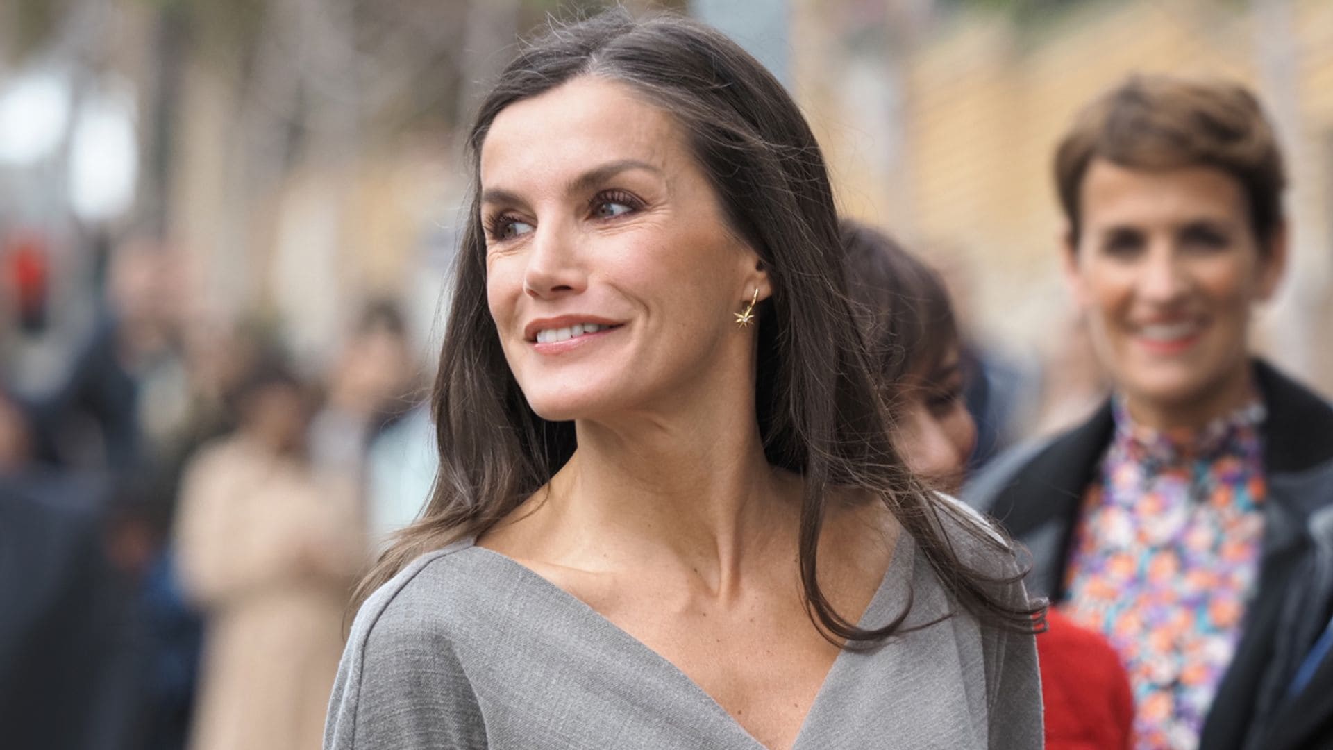 El nuevo peinado favorito de la reina Letiza y sus cuatro versiones