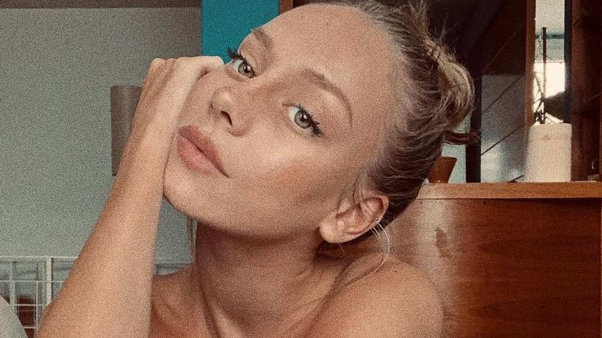 Ester Expósito, Cristina Pedroche, Georgina Rodríguez..., posados sensuales durante el confinamiento