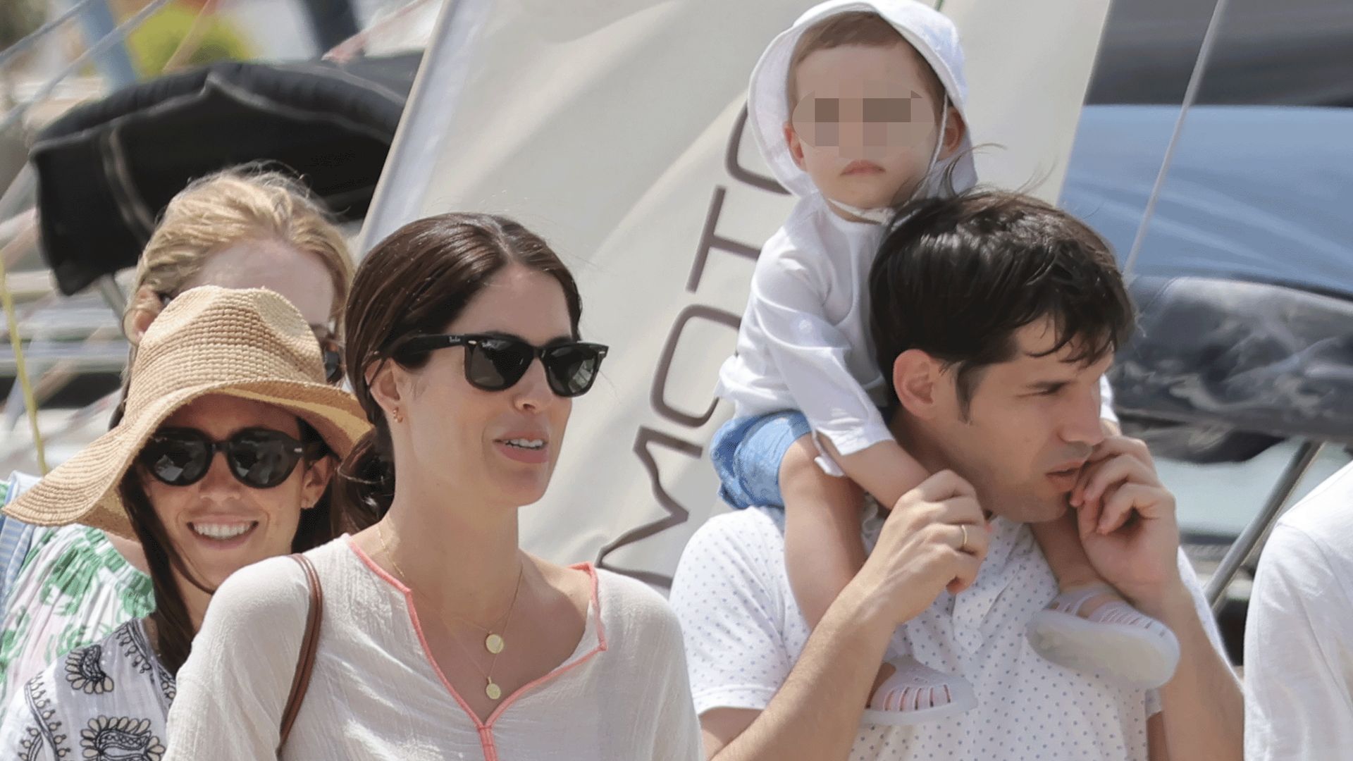 EXCLUSIVA. Sofía Palazuelo y Fernando Fitz-James, las fotos de sus vacaciones en familia con una visita muy especial