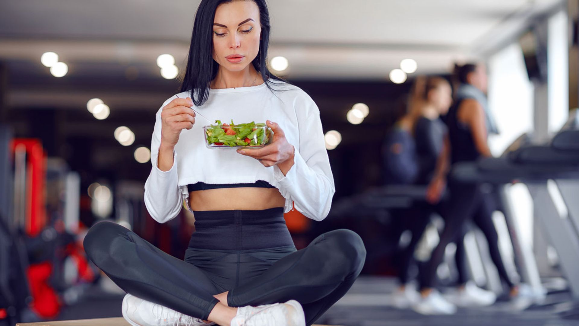 Cómo debe ser tu dieta si haces ejercicio y quieres evitar 'una pájara'