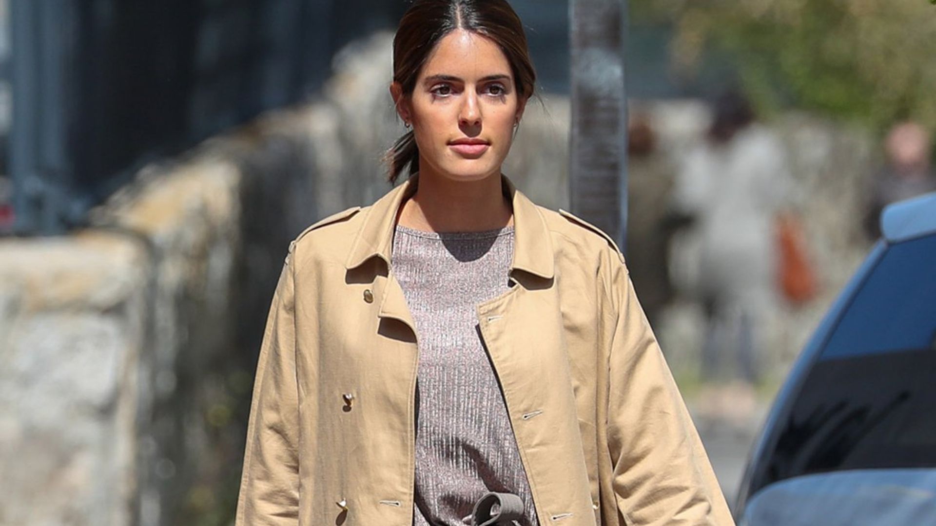 Sofía Palazuelo y el look perfecto para salir a pasear con su hija