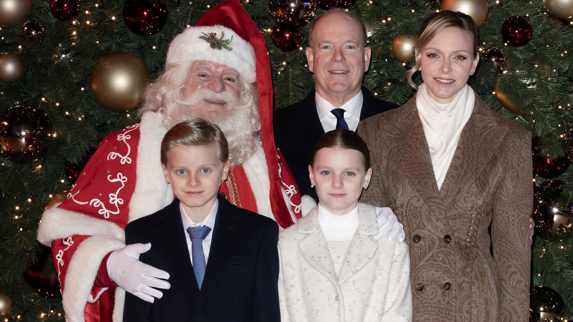 Gabriella de Mónaco junto a su familia en el encendido de luces