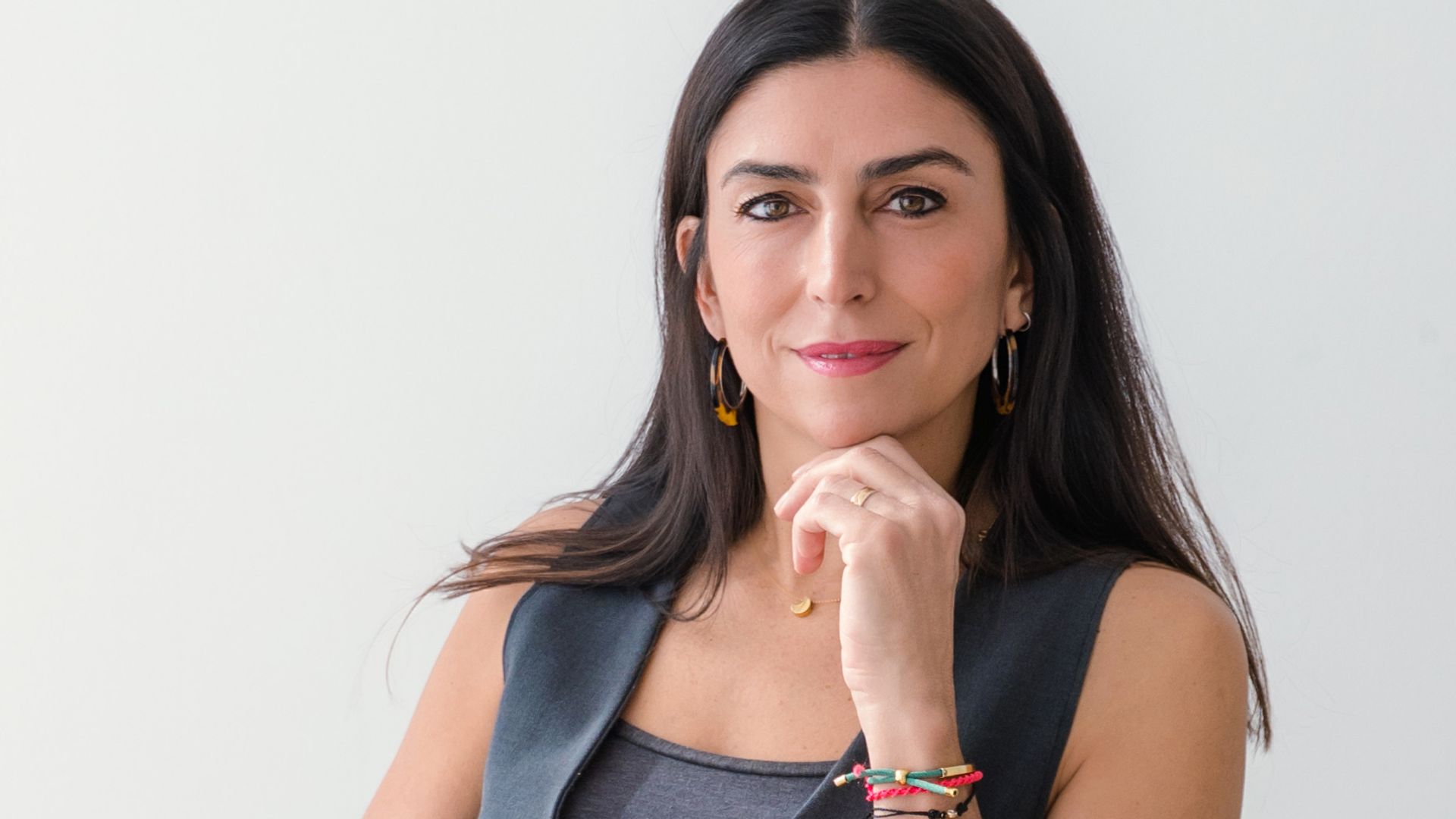 Retrato de la arquitecta y docente Sònia Hernández-Montaño, especializada en arquitectura saludable y regenerativa