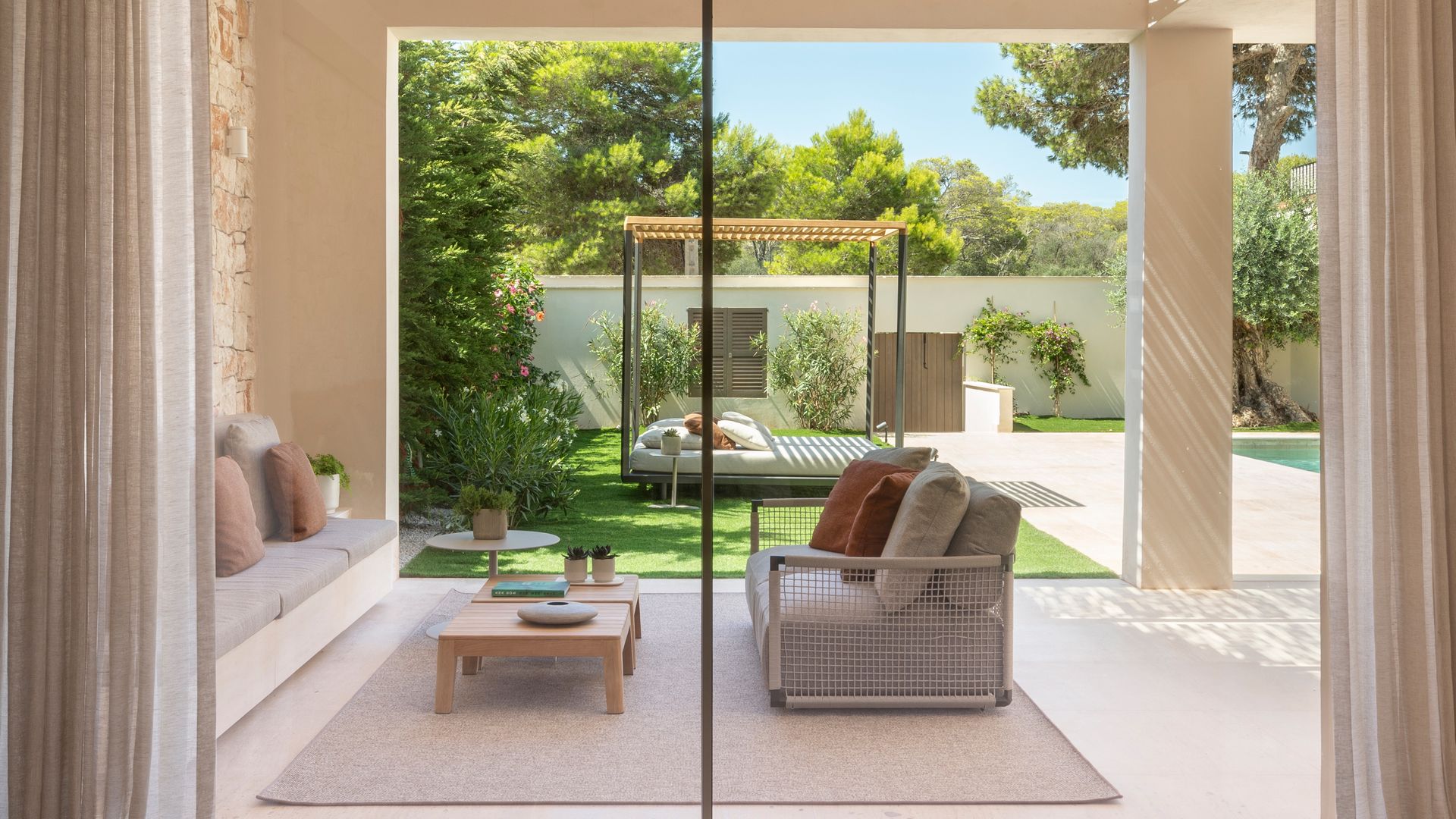 Porche con conexión con el jardín