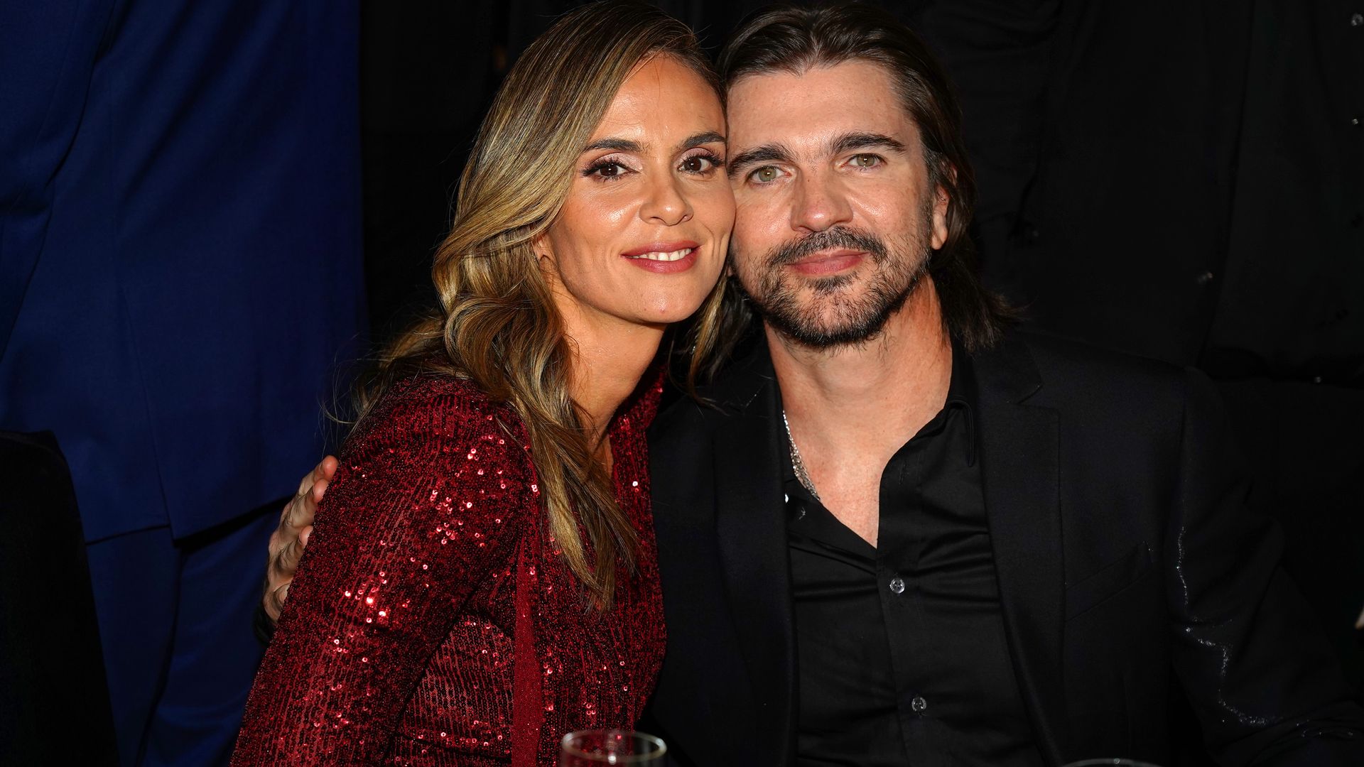 Juanes muestra su original forma de entrenar con su esposa en medio de su gira