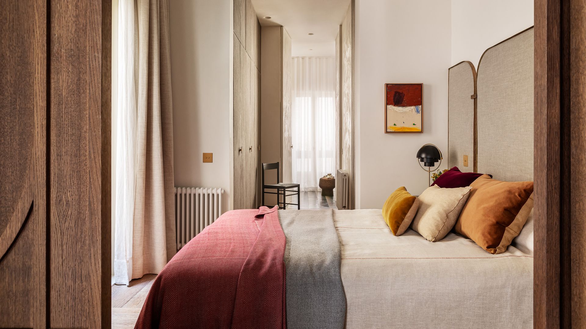 Ni cuadros ni papel pintado ni espejos: 10 ideas originales para decorar la pared del cabecero