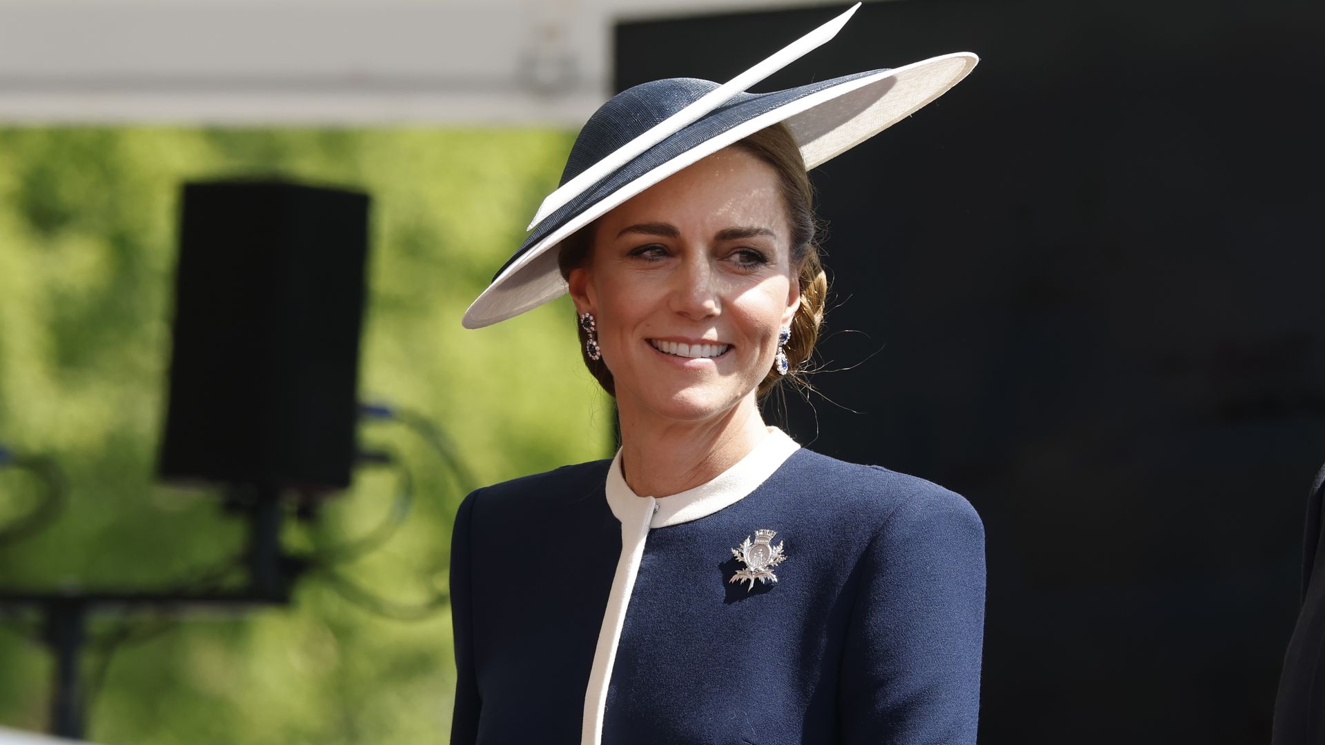 Kate Middleton va un paso más allá: el look marinero con el que se mimetiza en el astillero de Glasgow