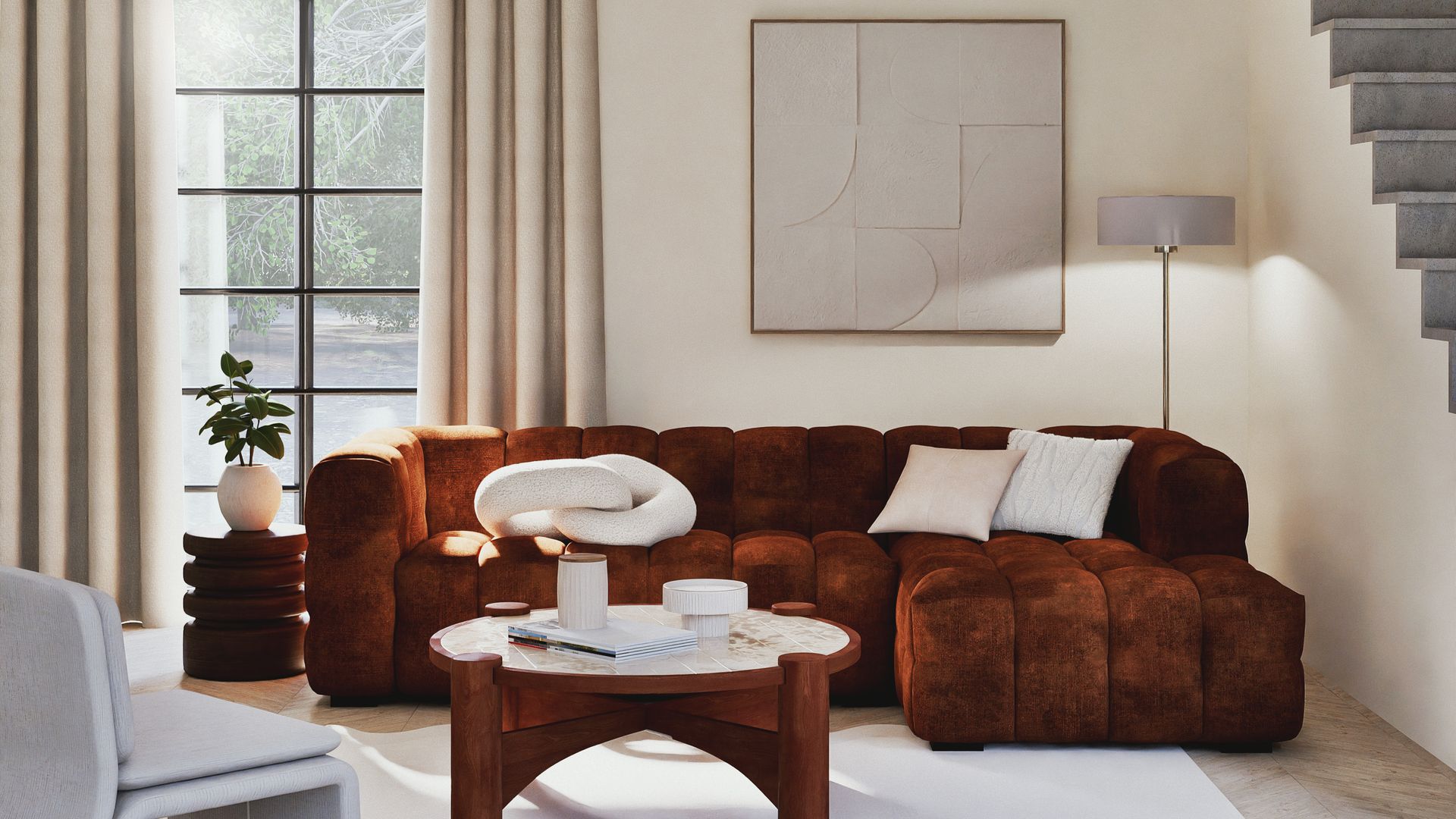 Salón con paredes claras, alfombra blanca y sofá con chaise longue en marrón chocolate, mesa de centro de madera oscura