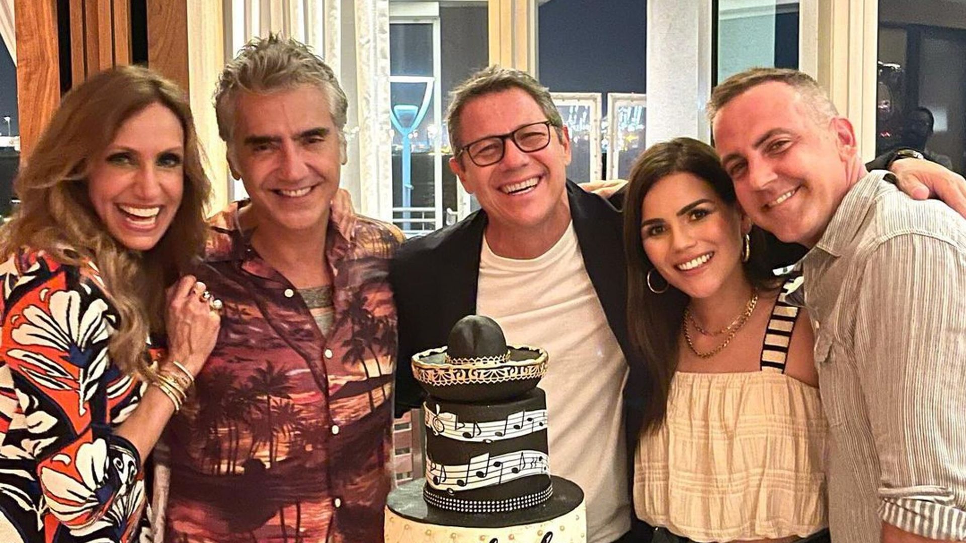 Lili Estefan, de fiesta con Karina Banda y Carlos Ponce por los 50 años de Alejandro Fernández