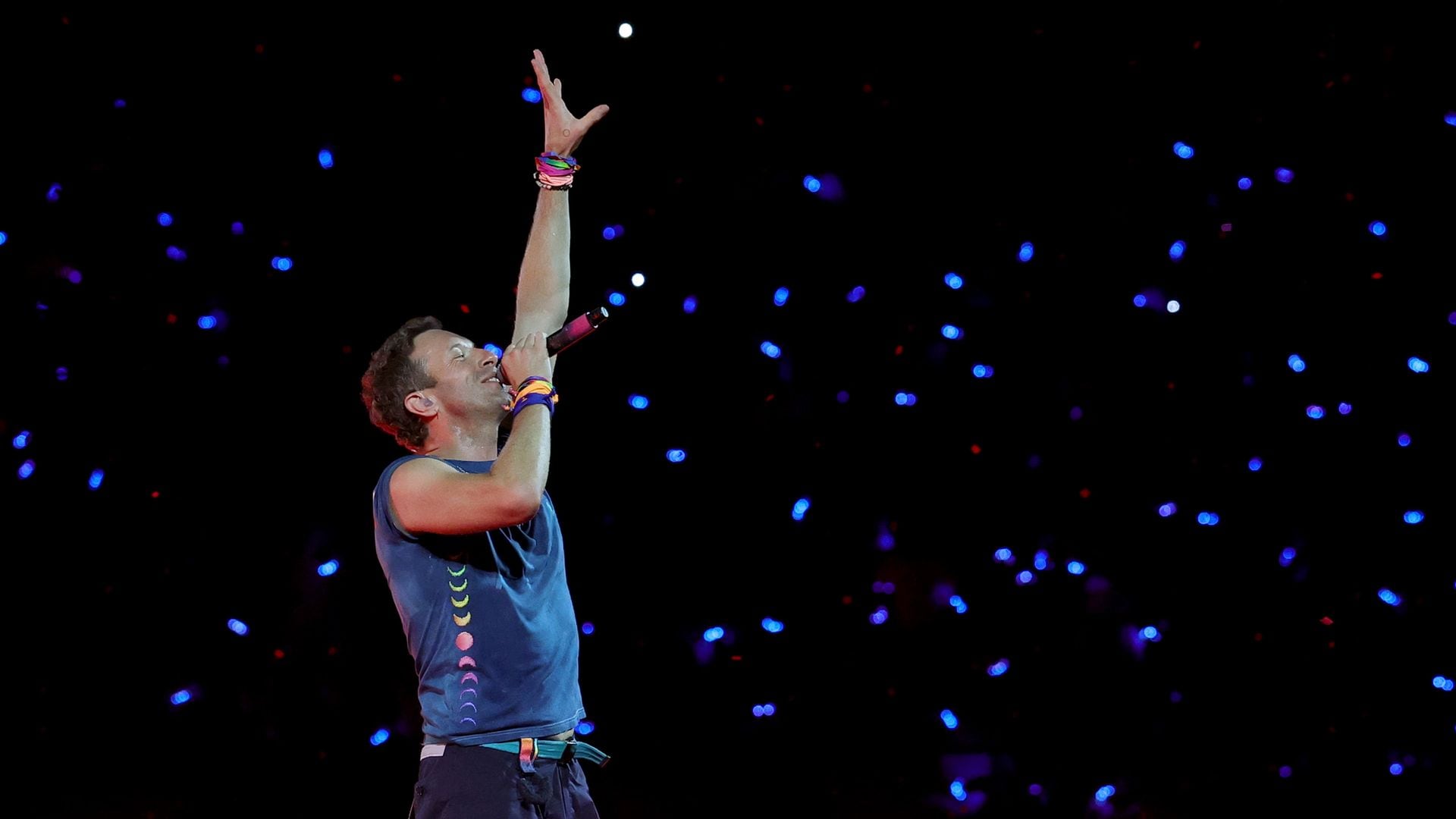 Chris Martin sorprende a sus fans, en pleno concierto, con un inesperado mensaje sobre Dakota Johnson tras su ruptura
