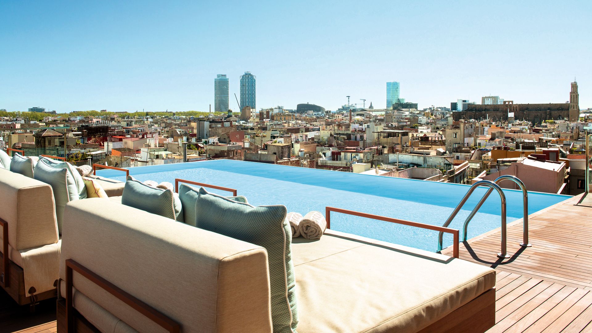 Piscina del GRAND HOTEL CENTRAL en Barcelona