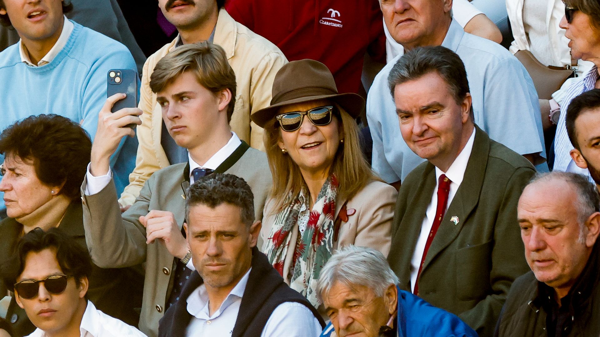 La infanta Elena comparte tarde de toros en Las Ventas con los herederos de la emperatriz Sissi