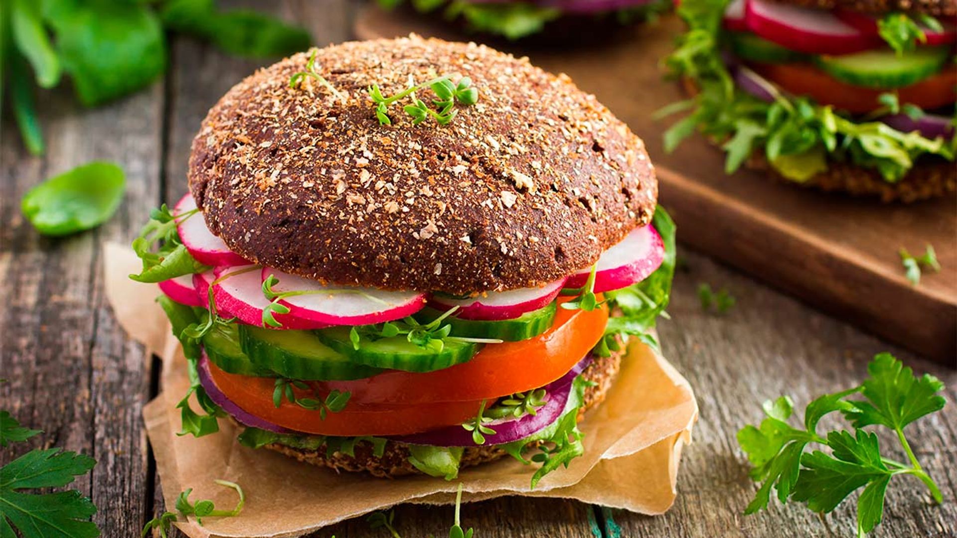 Sándwich vegetal con pan de avena