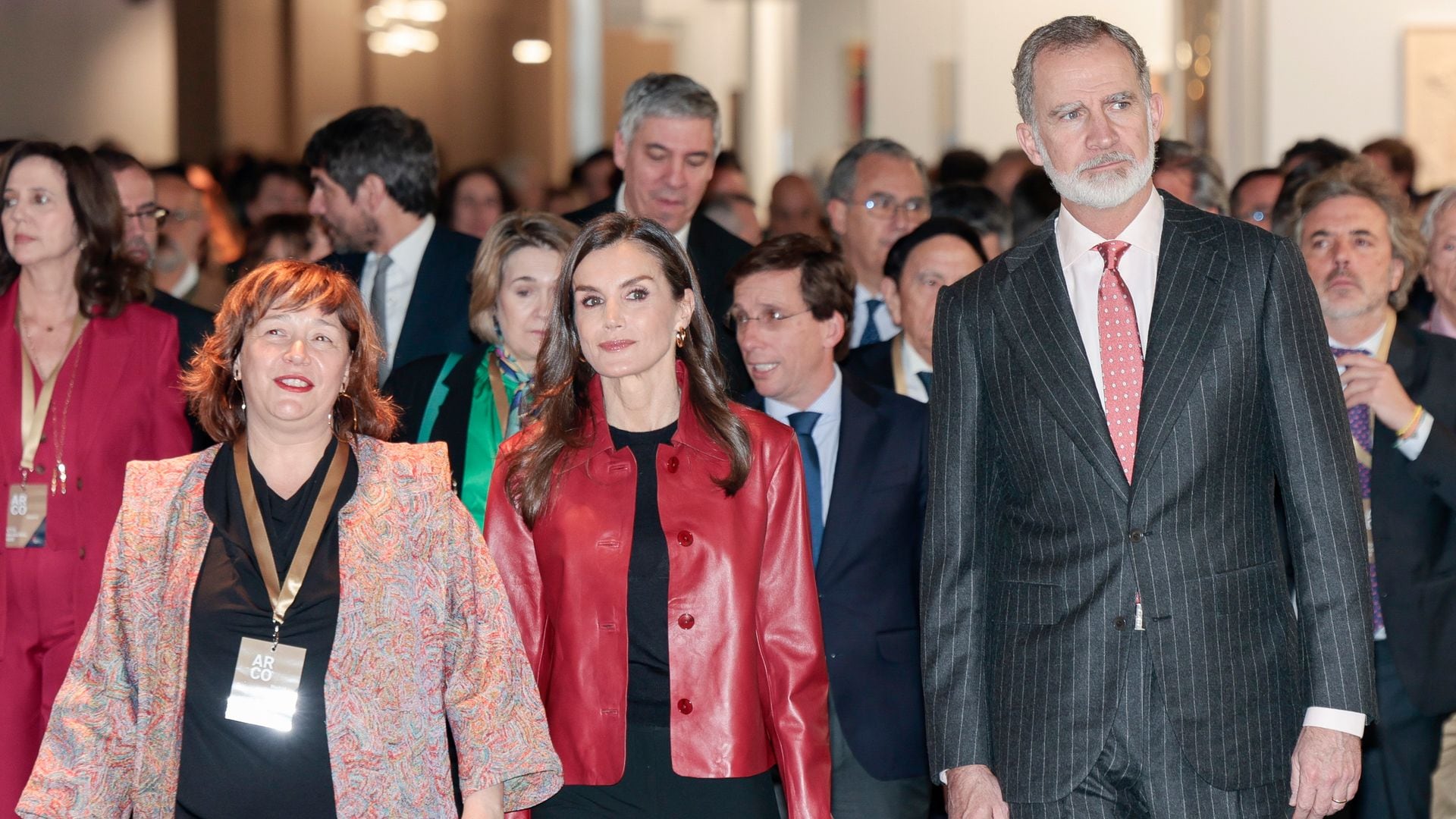 Los reyes Felipe y Letizia inauguran ARCOmadrid con un emocionante reencuentro y dos homenajes