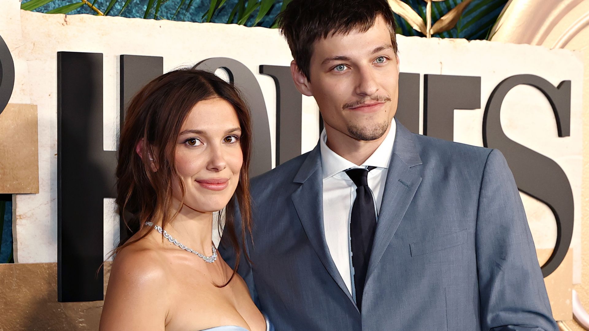 Millie Bobby Brown y Jake Bongiovi en la premier de "Enola Holmes 3" en Nueva York.