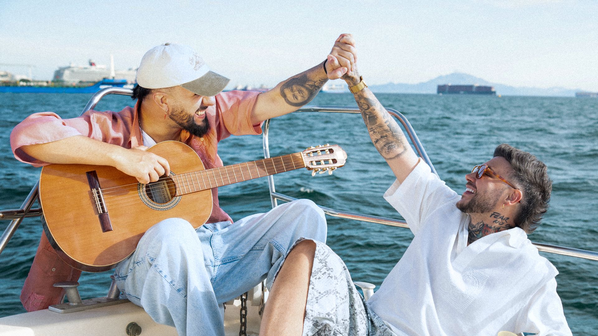 El dúo gaditano Lérica acaba de lanzar su nuevo álbum titulado "Kien me presta una guitarra?". Con él han vuelto a sus orígenes