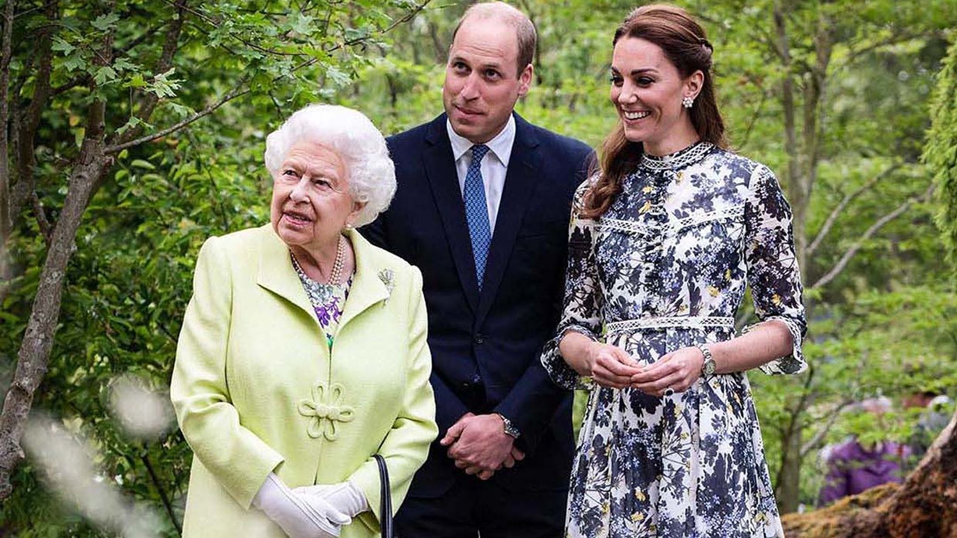 Los duques de Cambridge y el príncipe Carlos felicitan a la Reina con las imágenes más entrañables