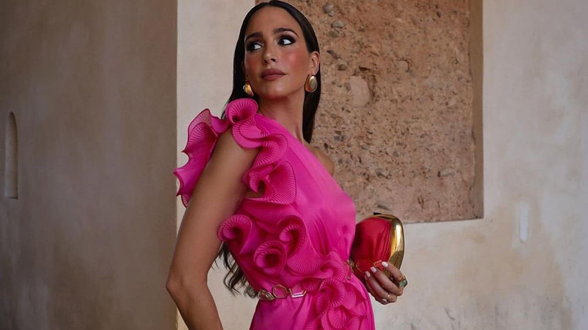 El fenómeno de los looks de invitada virales de las 'influencers': 12 colores que siempre funcionan