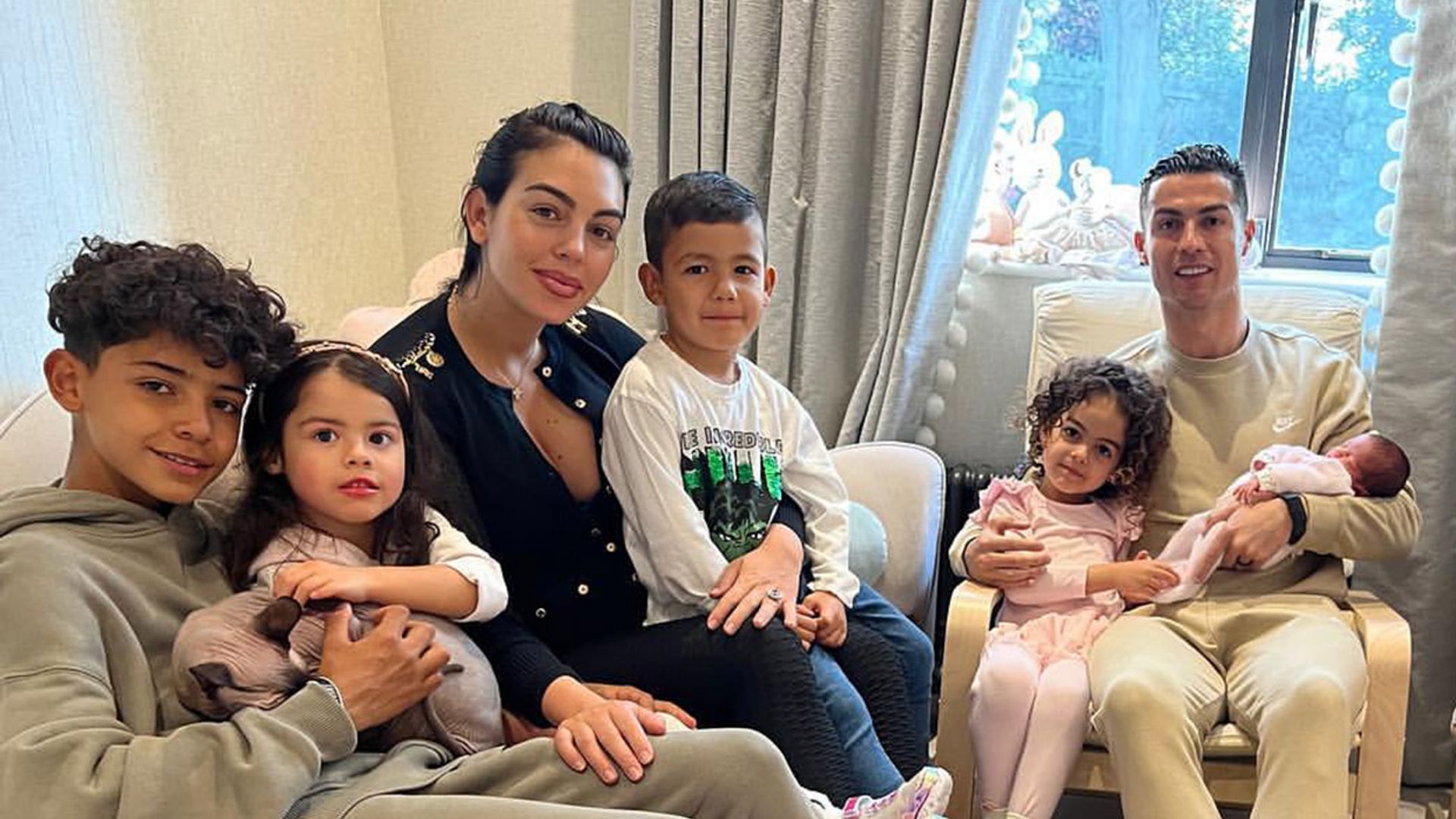 Así ha cambiado la vida de Georgina y Cristiano un año después de su llegada a Manchester