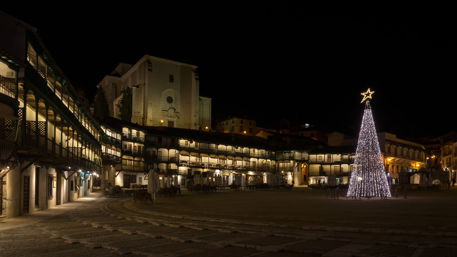 Plaza Mayor de Chinchón en diciembre, durante la Navidad