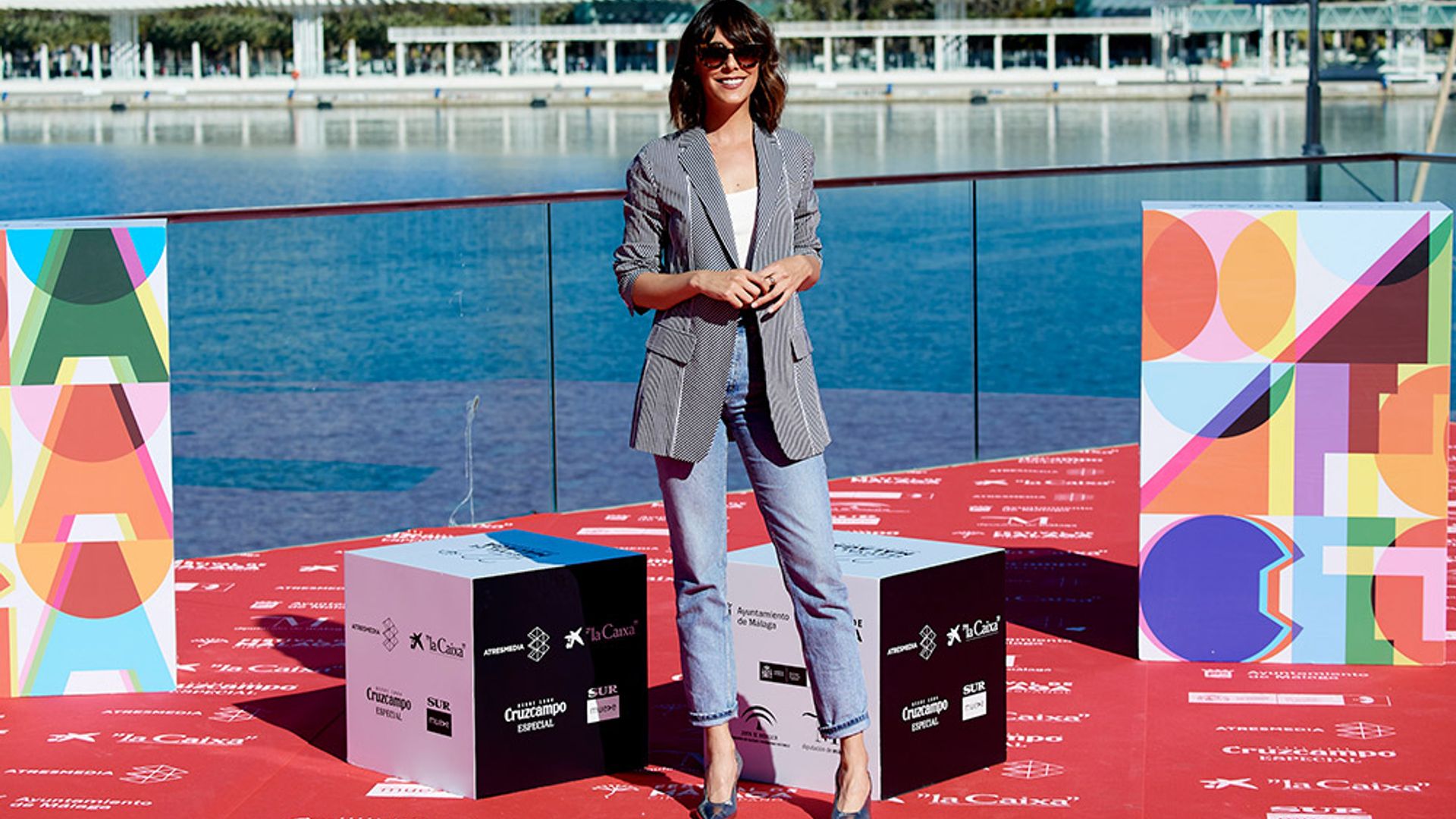 Los vaqueros llegan al Festival de Málaga para inspirar tus próximos looks de oficina