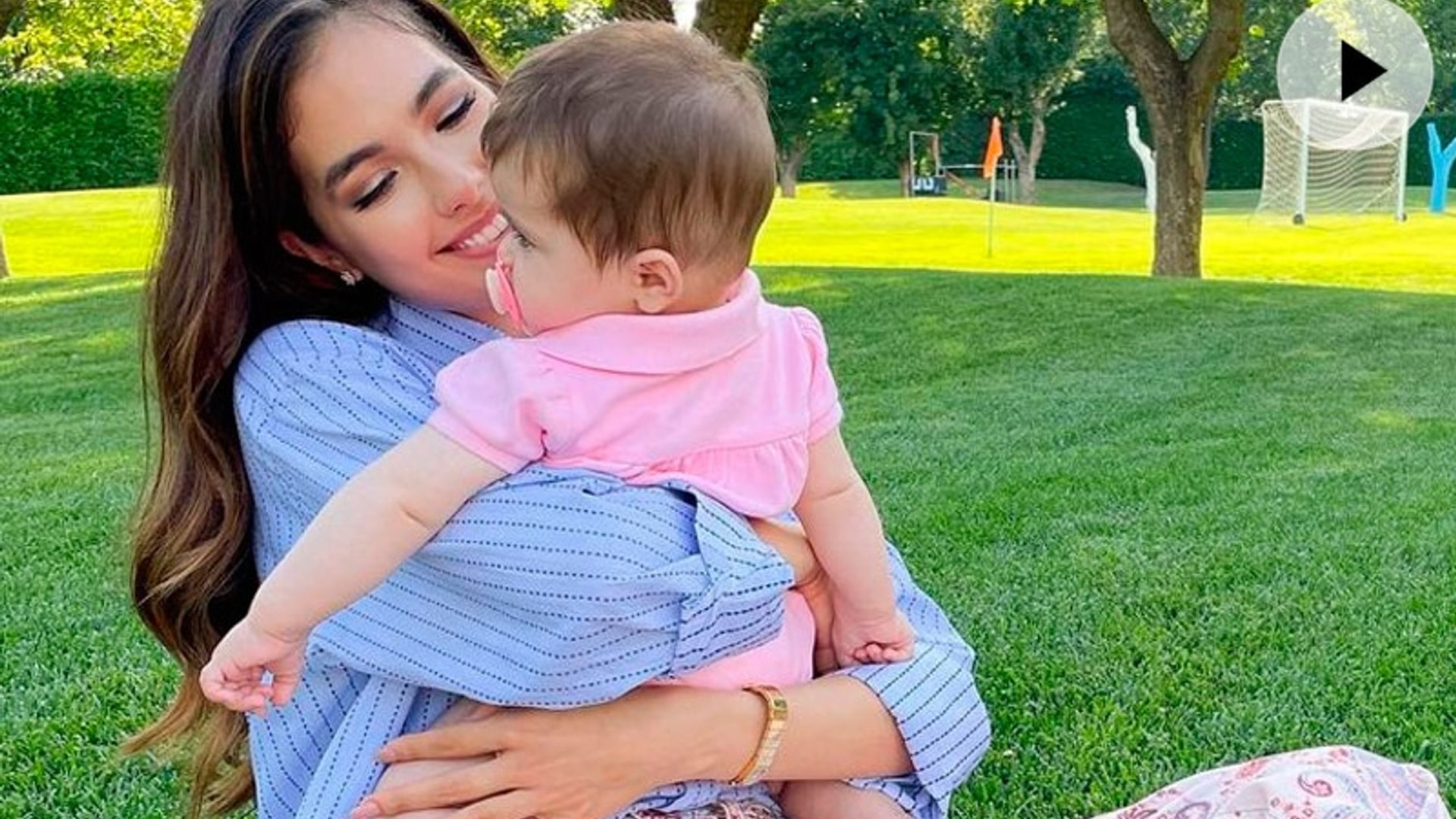 Sharon Fonseca revela si a su pequeña Blu le gustan o no las fotos
