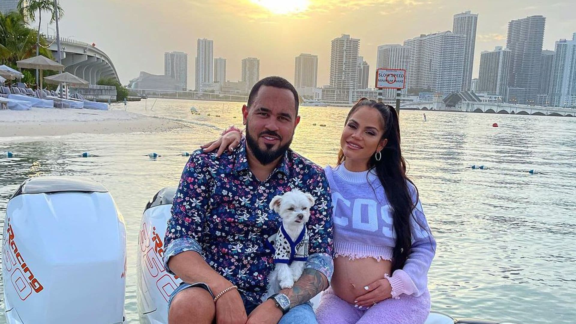 Natti Natasha y Raphy Pina piden ayuda a sus fans para el nombre de su hija
