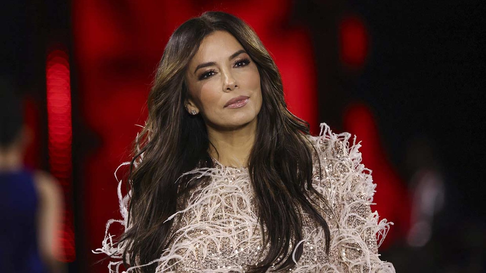 Del 'front row' a la pasarela: los impactantes looks de Eva Longoria en París
