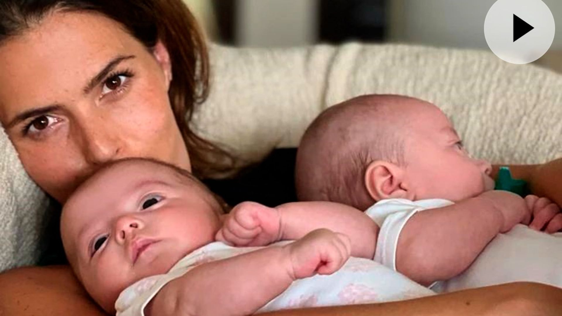 ¡Los hermanitos más tiernos! Claudia Álvarez derrite a todos con sus mellizos