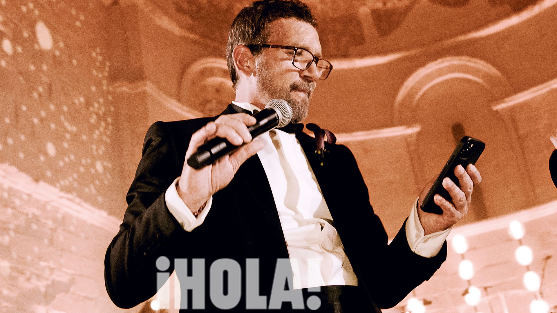 Antonio Banderas, dándole una sorpresa a Stella