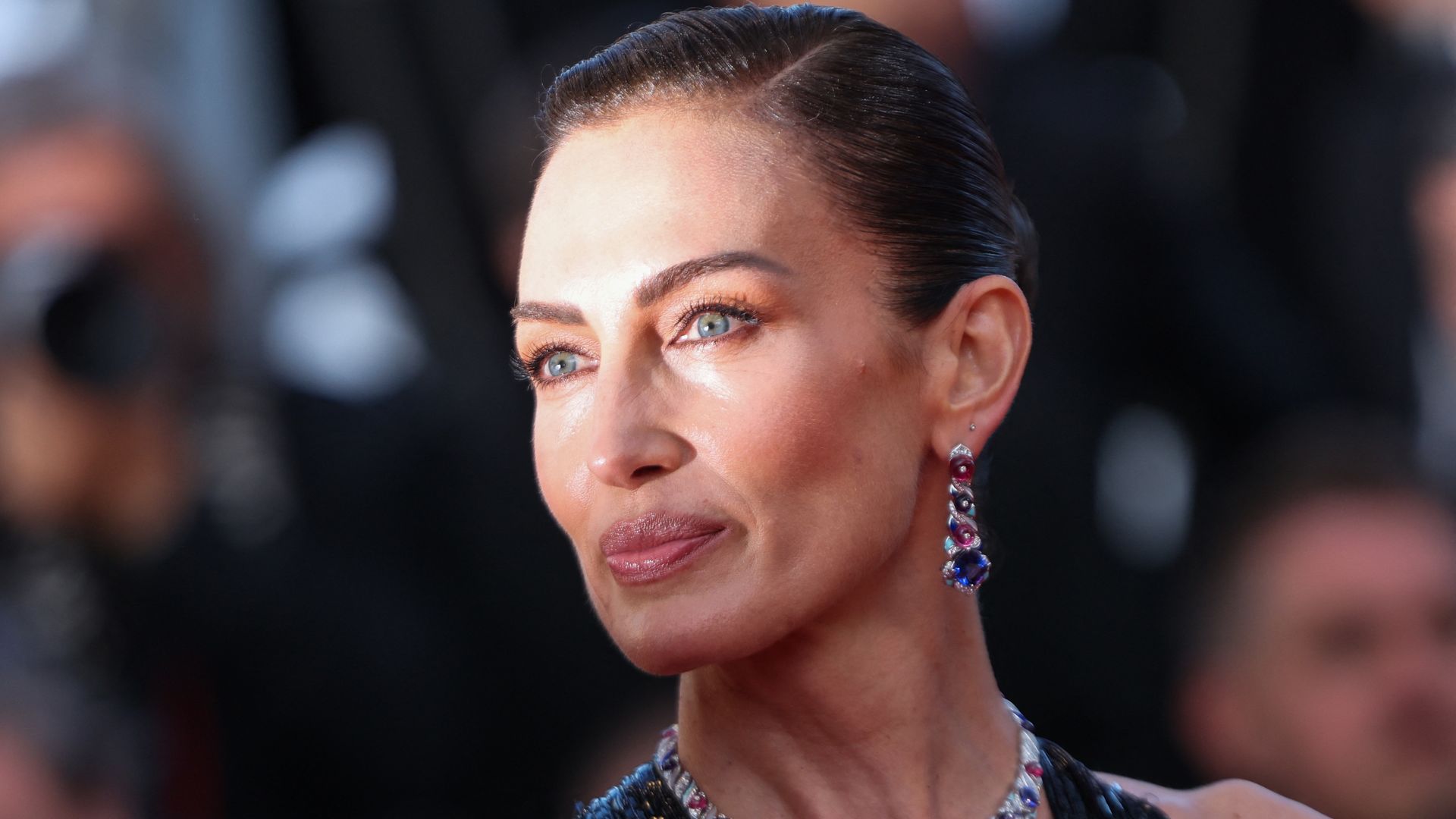 Nieves Álvarezz en el Festival de Cannes 2026 con vestido negro halter y joyas de brillantes
