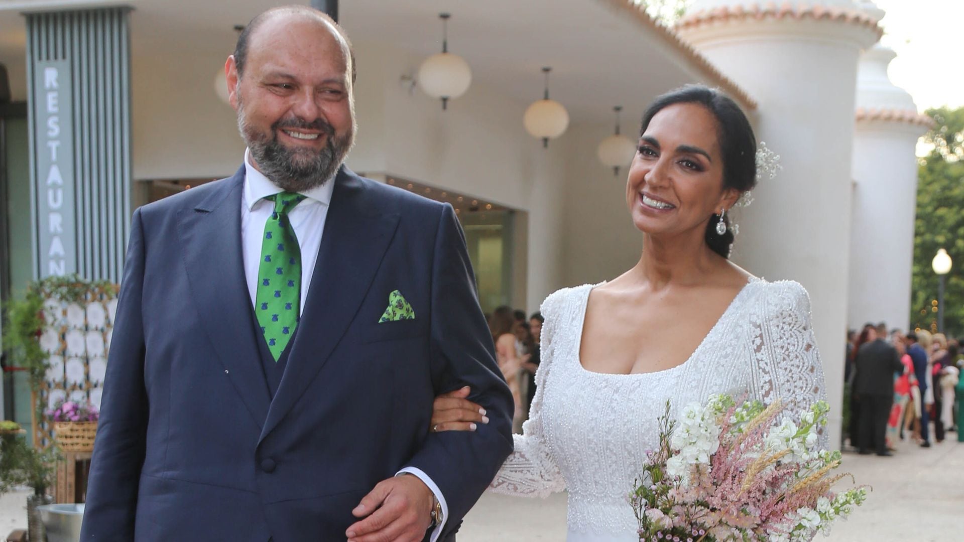 La hija de Charo Vega se casa en Sevilla rodeada de amigos como Lolita, Eugenia Martínez de Irujo y Luis Rollán 