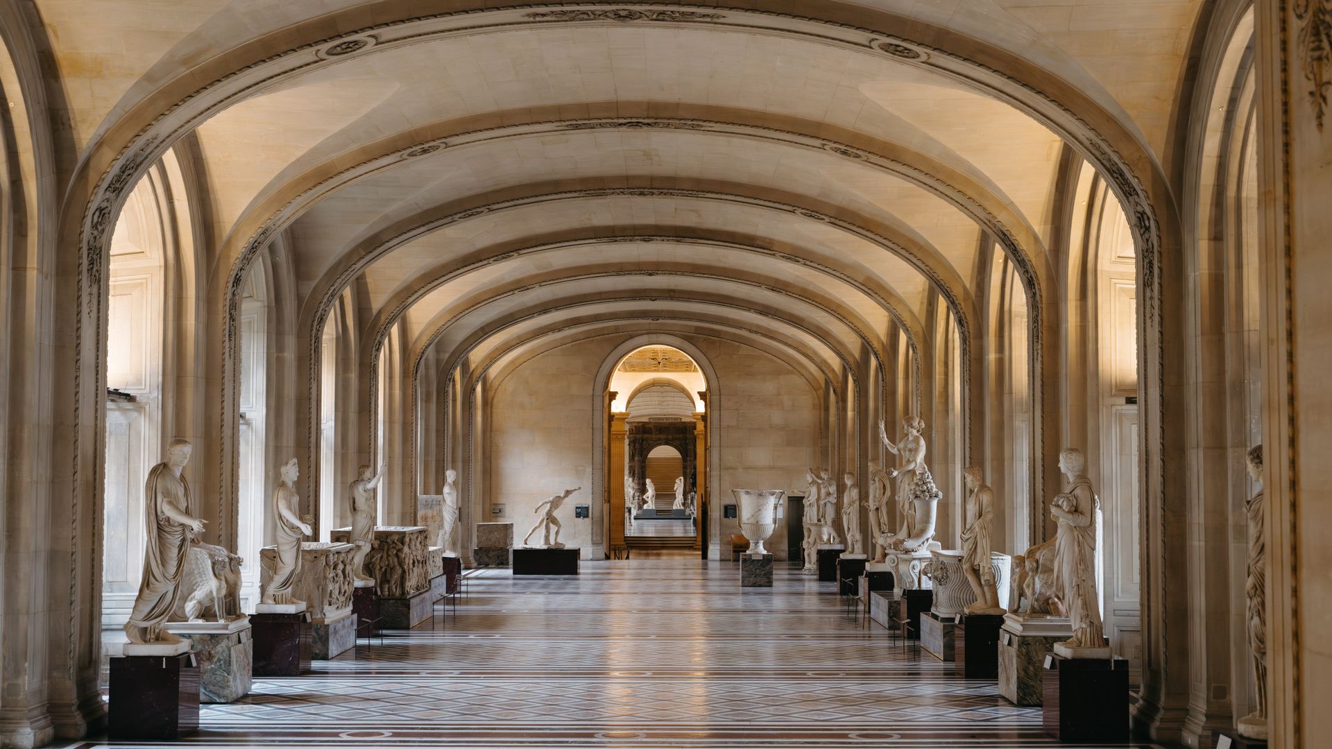 Conoce 'De Toutes Beautés': la nueva colaboración entre L'Oréal y el Museo del Louvre