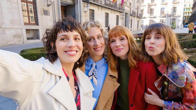 Silma López, Teresa Riott, Diana Gómez y Paula Malia en el episodio 3 de Valeria