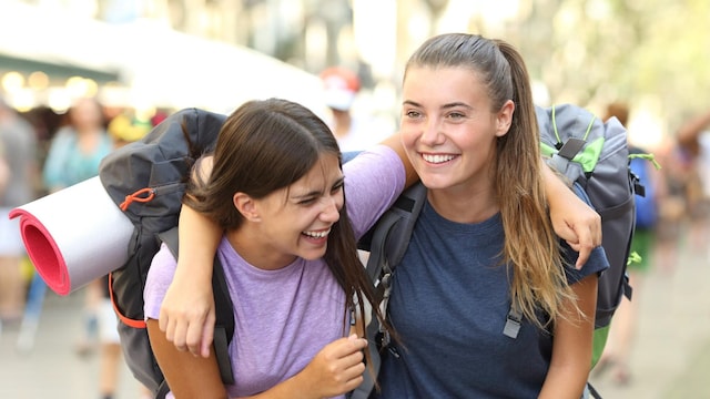 viajar solo con amigos en la adolescencia