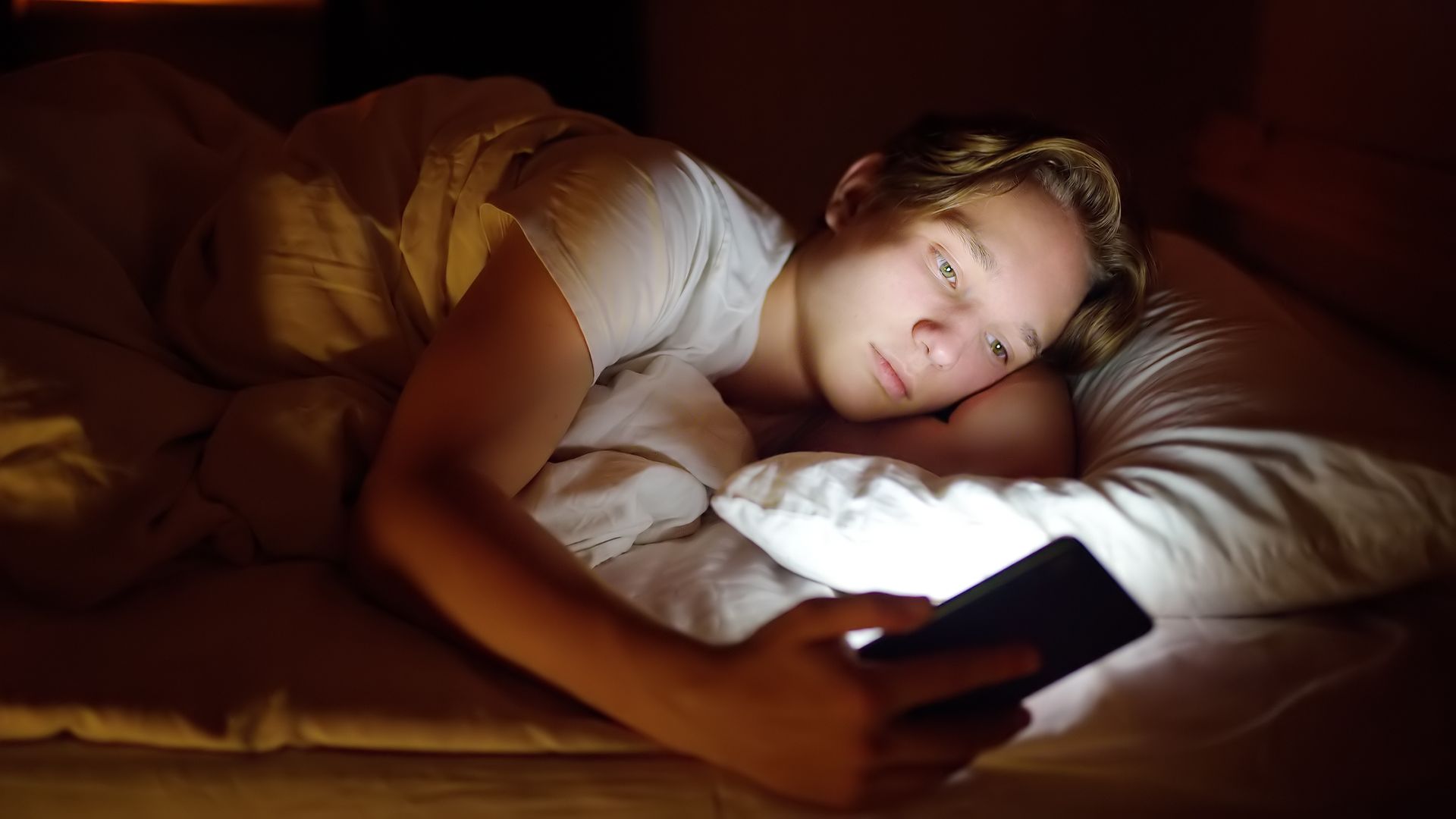 Dr. Marco Heppe, neuropediatra: "Las pantallas deben estar fuera de la habitación a la hora de dormir para mejorar el descanso infantil"