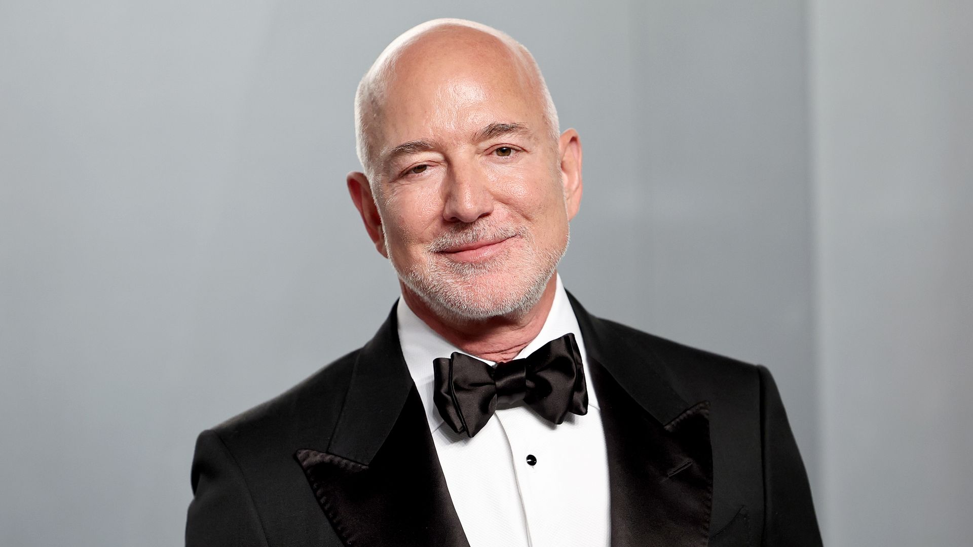 Jeff Bezos, fundador de Amazon y una de las mayores fortunas del mundo, ha reabierto el debate fiscal al defender que quienes menos ganan no deberían pagar impuesto federal sobre la renta en Estados Unidos