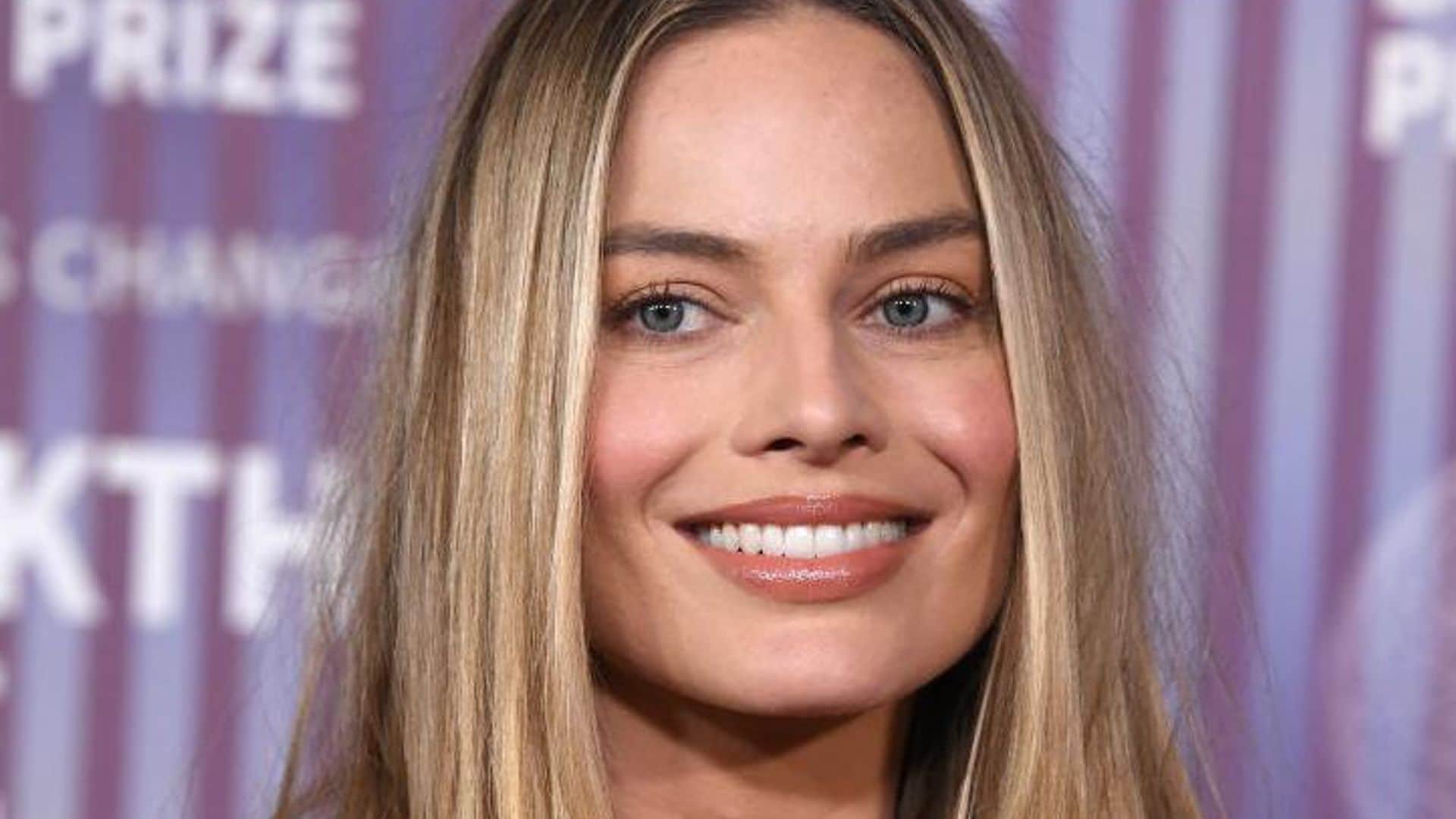 Margot Robbie se suma a la lista de ‘celebs’ con un bob noventero