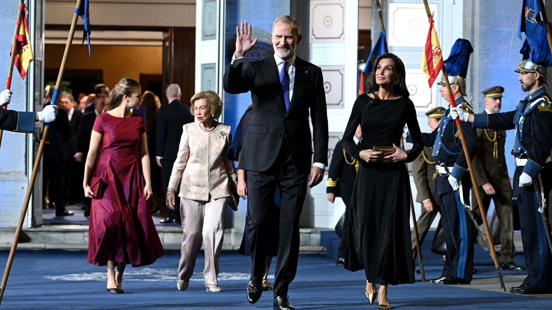 La Familia Real abandona el Teatro Campoamor de Oviedo tras la celebración de la ceremonia de entrega de los Premios Princesa de Asturias 2026