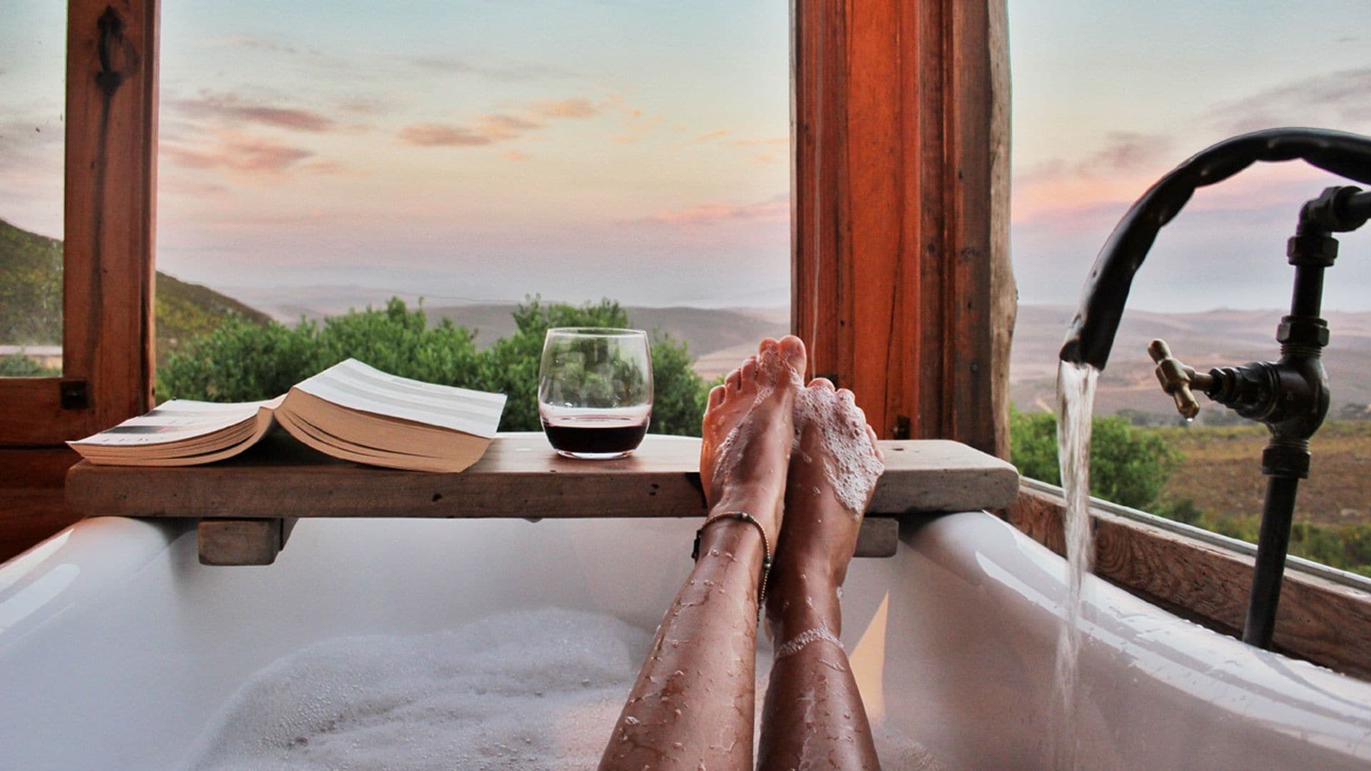 Terapia natural: los beneficios de un buen baño relajante con sales