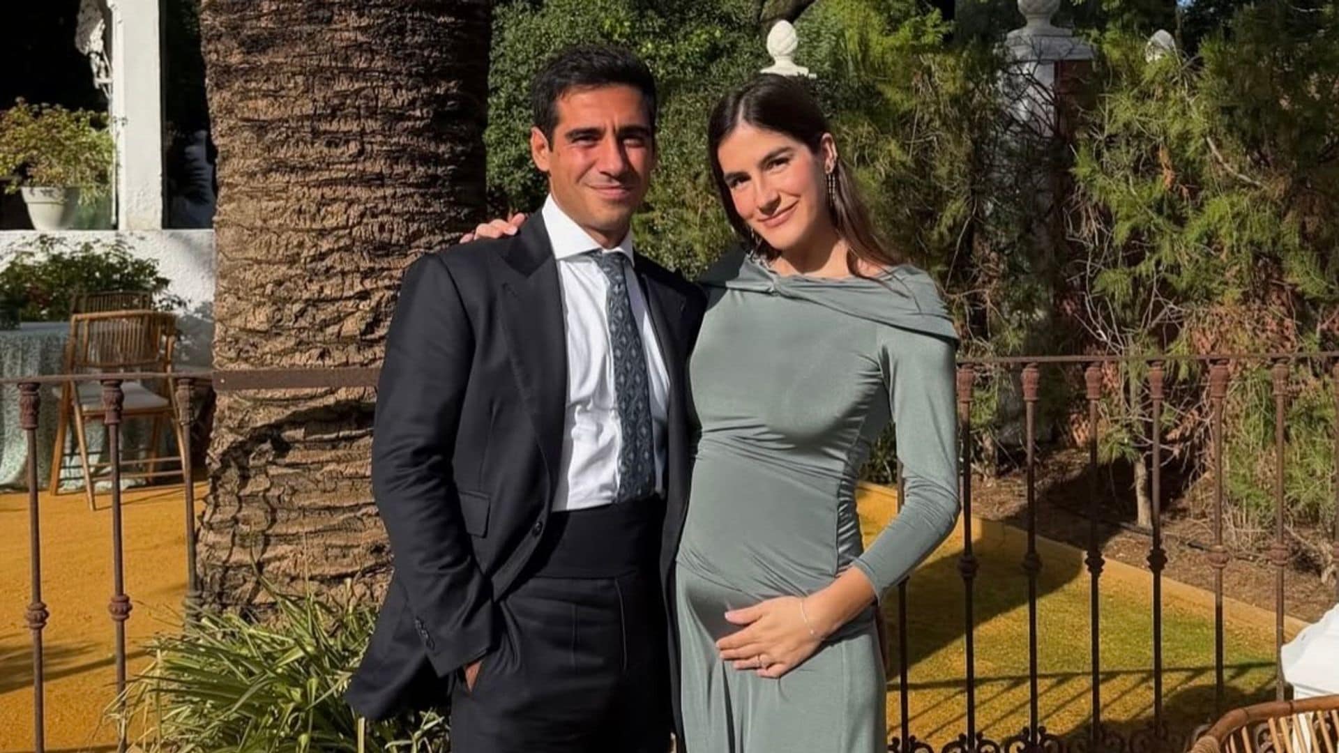 Blanca Llandres, embarazada, y Alberto Herrera, en una boda en el sur.