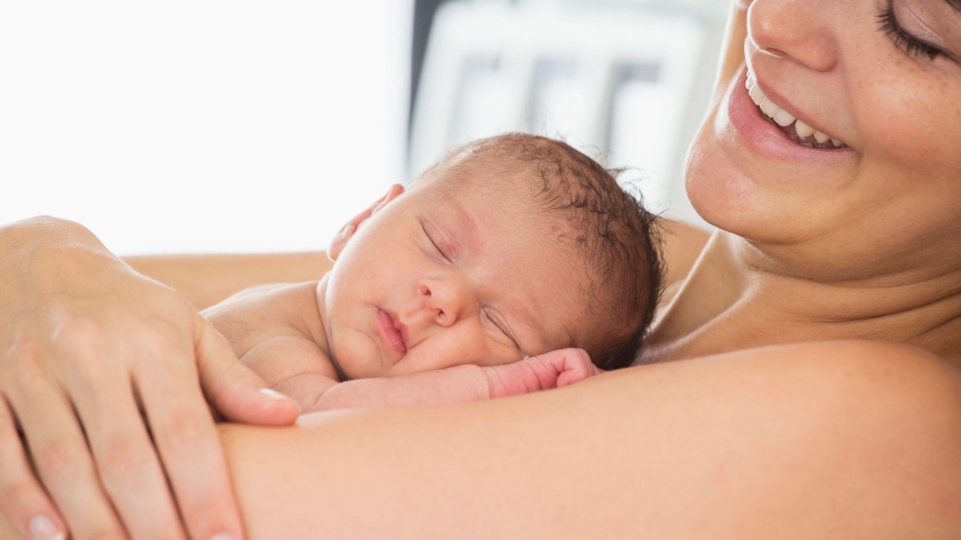 ¿Qué es la leche de brujas y por qué aparece en algunos recién nacidos?
